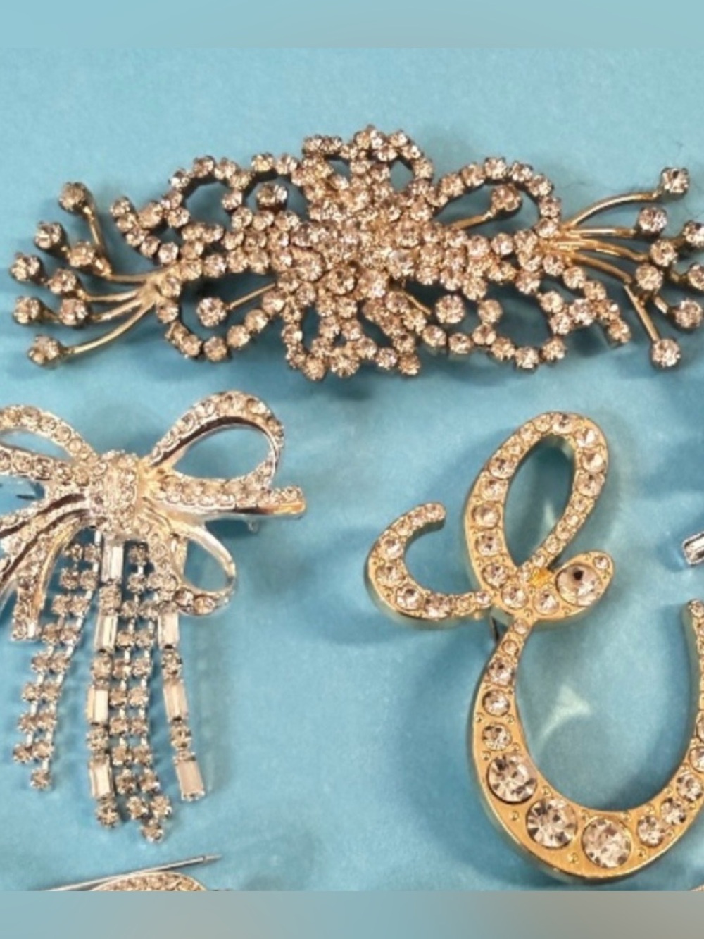 Brooch bundle of 7️⃣ rhinestone bling pins/brooches including one signed Napier - Picture 3 of 8
